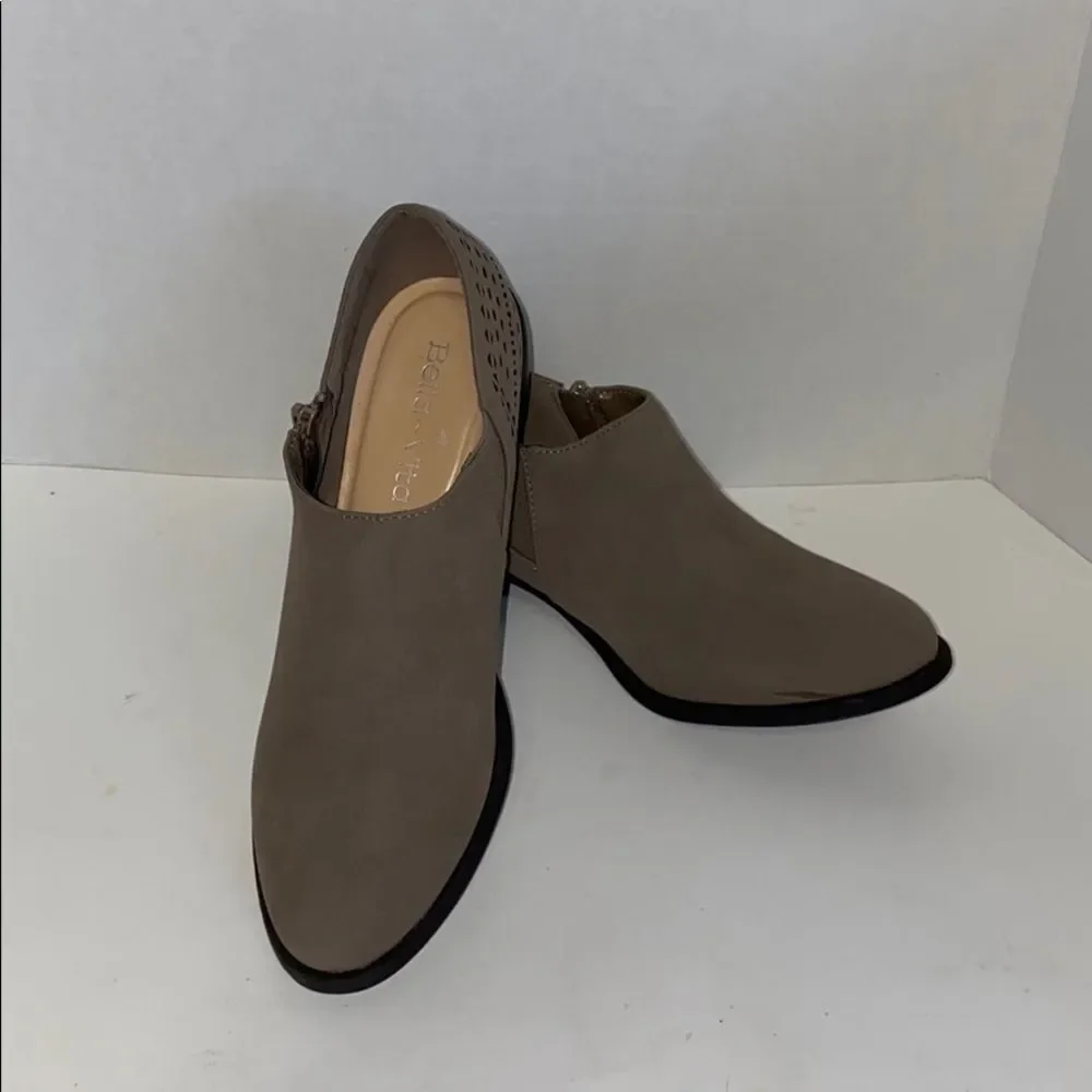 BELLA Vita tan women’s ankle booties size 8.5